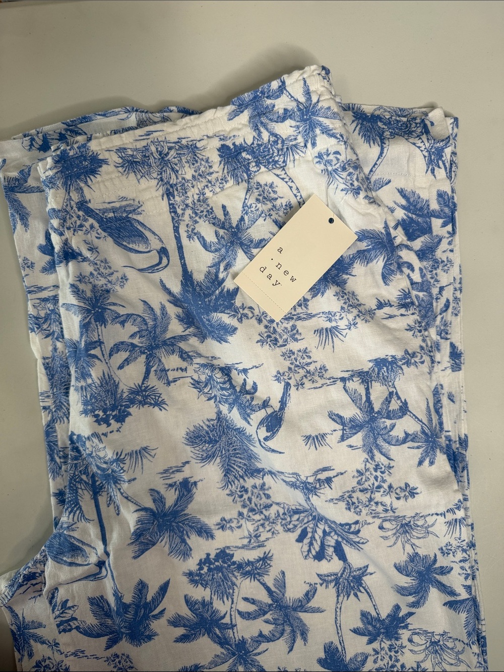 a new day XL SHORT White Lounge Pants with Blue Palm Toile Print #622 - Picture 4 of 7